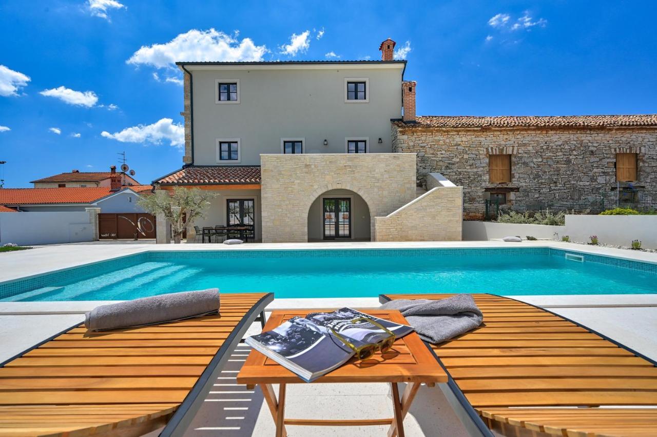Villa Vitassi Pula Exterior photo